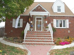 26 1st St, Lodi, NJ 07644