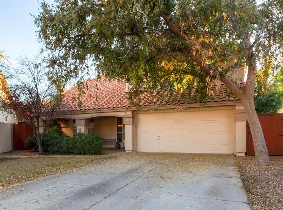 3rd image of 2247 E Lakecrest Dr