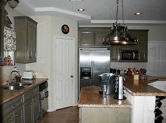 5th image of 918 Pecan Valley Dr