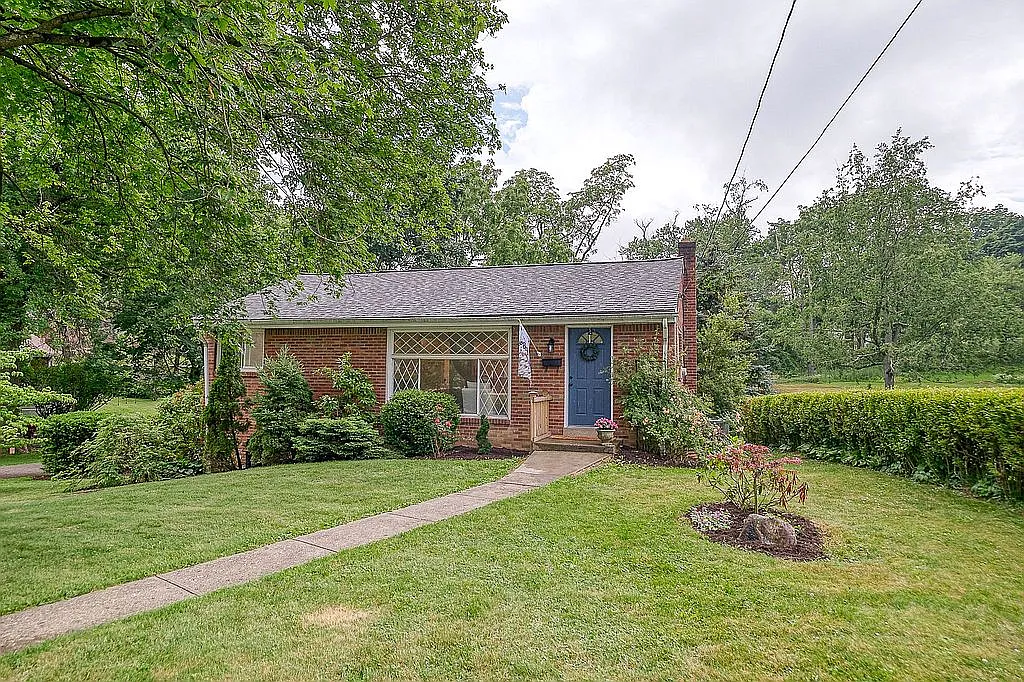 2203 Superior St photo 1