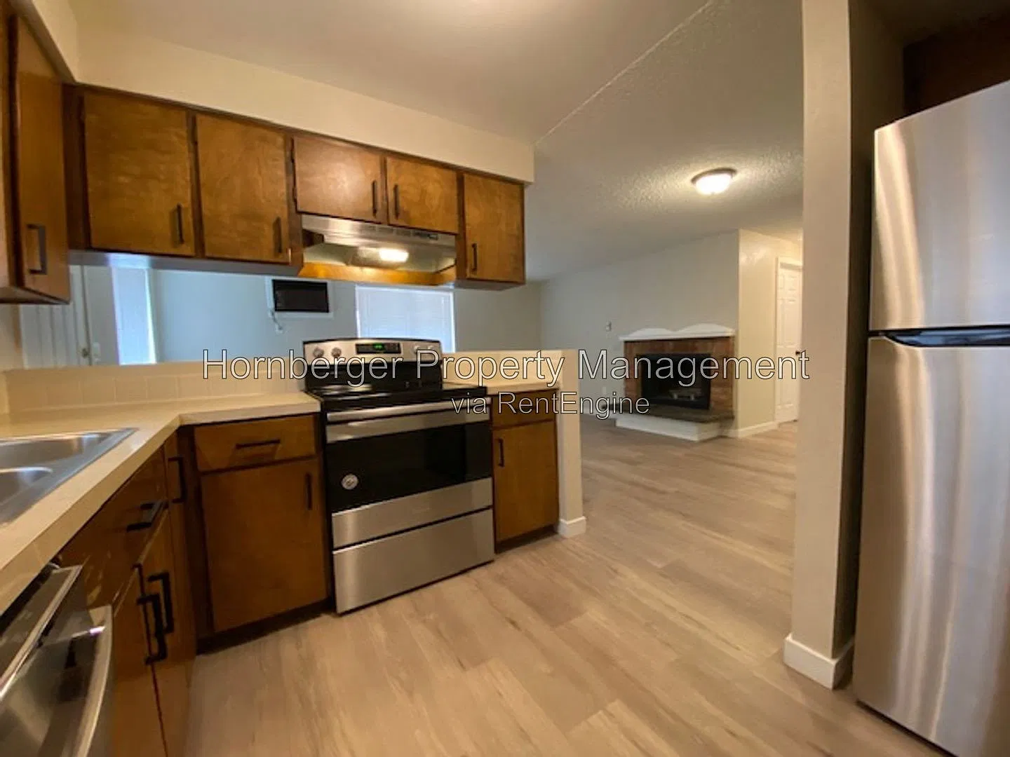2 bed, 1.0 bath, 760 sqft, $1,295 — Photo 2
