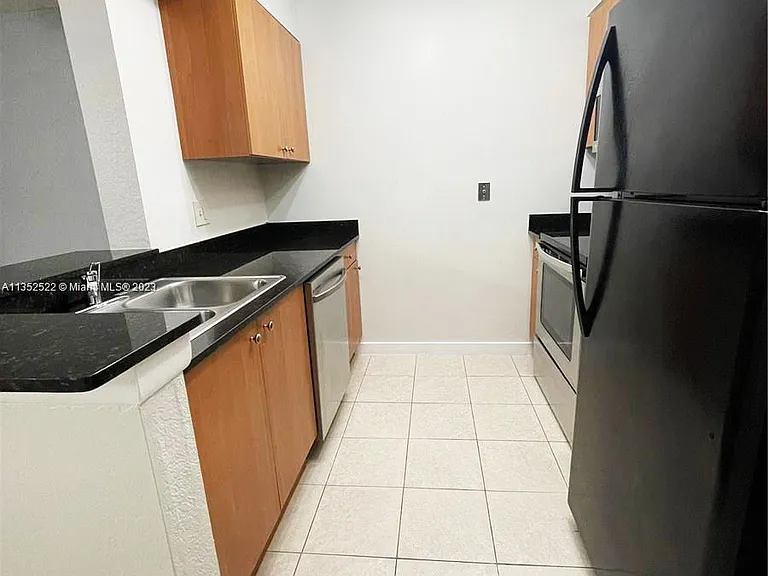 2810 N Oakland Forest Dr #207 — Photo 11