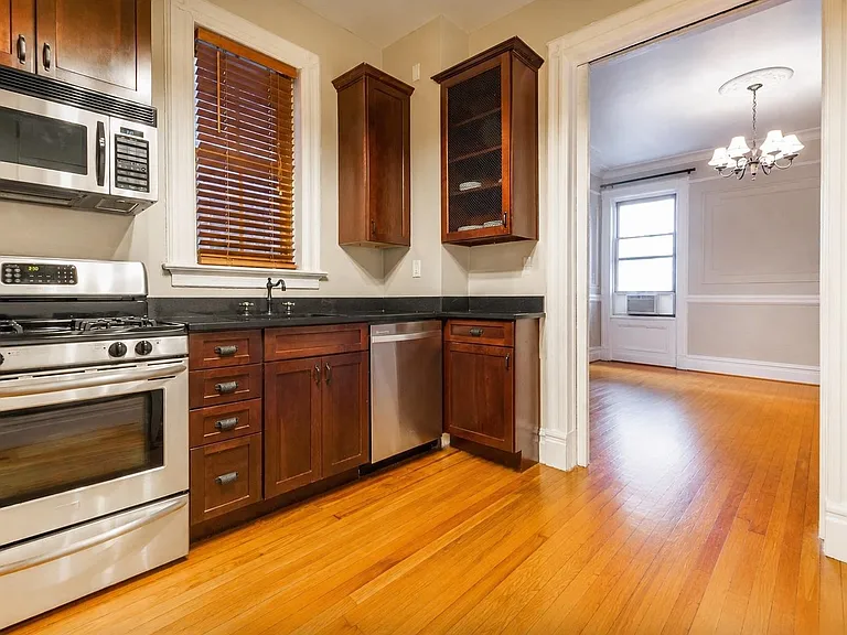 1009 Willow Ave #4L — Photo 5
