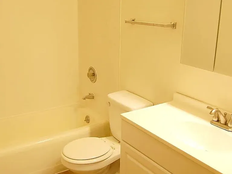 424 Summit Ave E #1 — Photo 14