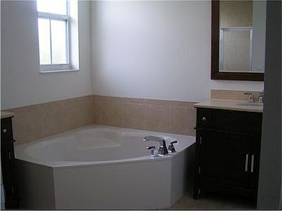 4th image of 7483 NW 114th Ct