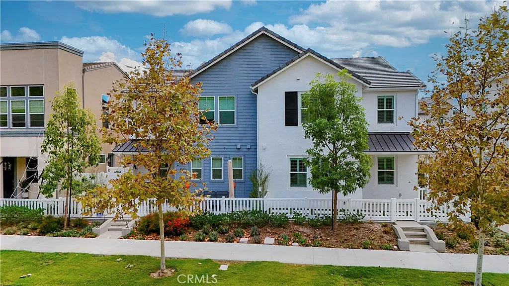 3 bed, 2.5 bath, 1810 sqft, $5,300 — Photo 4