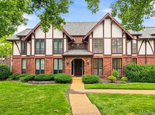 929 Claytonbrook Dr APT 2, Ballwin, MO 63011