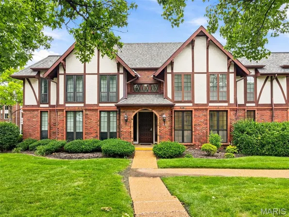 929 Claytonbrook Dr APT 2, Ballwin, MO 63011