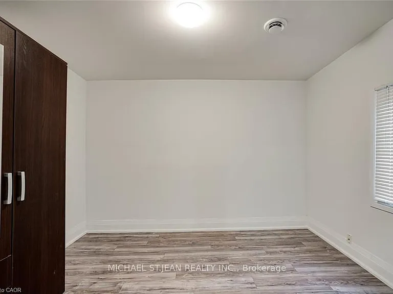 24 Vansitmart Ave — Photo 12
