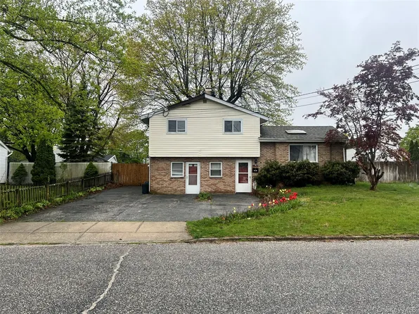 3016 Beechnut Avenue, Medford, NY 11763