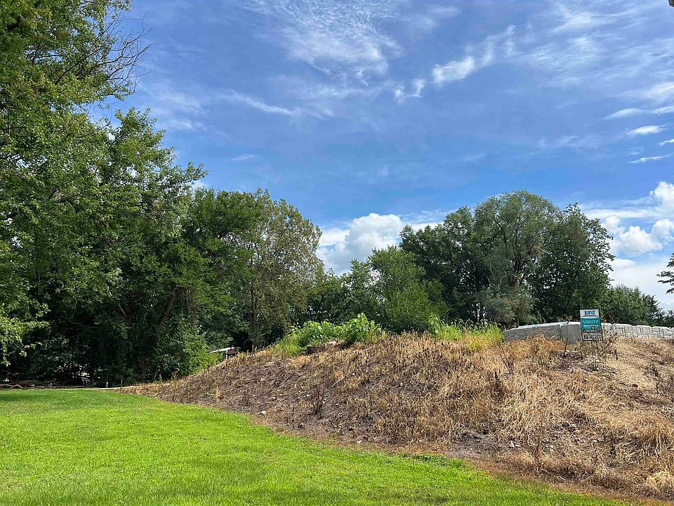 1st image of 800 N Main St