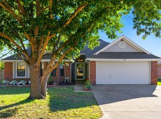 202 Bosque St, Glen Rose, TX 76043