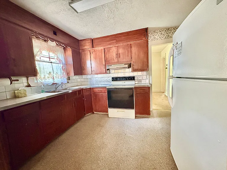 626 S Gladstone Ave — Photo 9