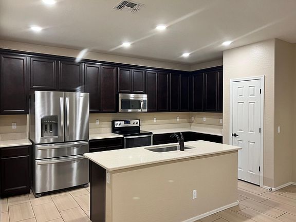 5th image of 208 E Bluejay Dr