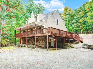 106 Ski Slope Ct, Lackawaxen, PA 18435