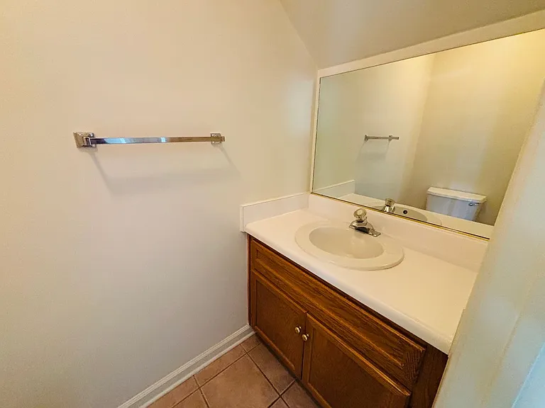 725 E Main St — Photo 12