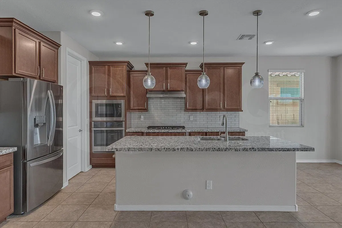 3 bed, 2.5 bath, 2686 sqft, $2,950 — Photo 2