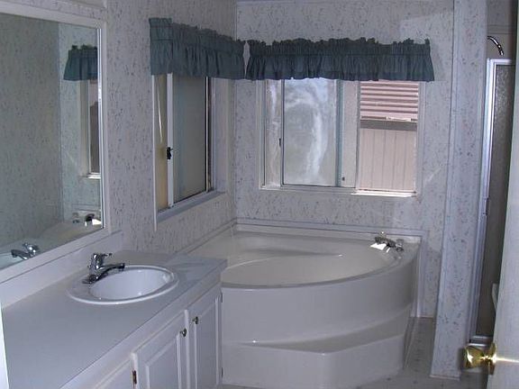4th image of 20 Seashore Dr