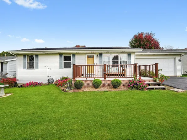 115 Shadowbrook Dr, Capron, IL 61012