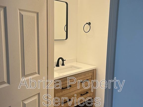 5th image of 1725 S Tucker Blvd