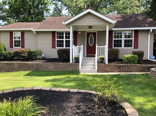 319 Summit Rd, Fenton, MO 63026