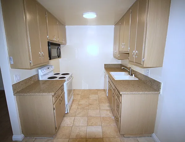 301 Knob Hill Ave. — Photo 11
