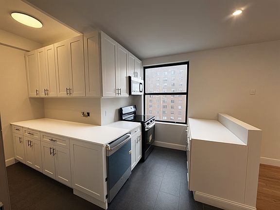 3rd image of 205 W 88th St APT 12D