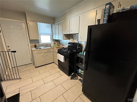 4th image of 305 Hartson St