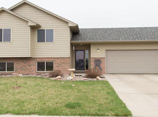 5921 S Dublin Ave, Sioux Falls, SD 57106