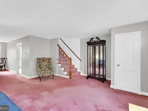 4th image of 7839 Hillsway Ave