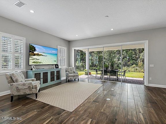 4th image of 446 Parkbluff Cir