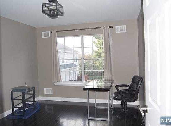5th image of 1442 Westgate Dr #7213