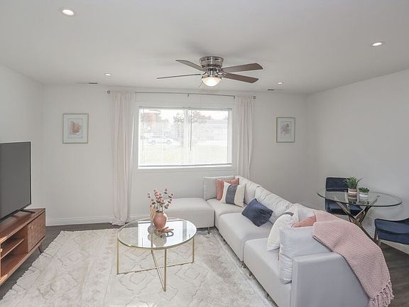 2 Bed 1 Bath Duplex Living Room