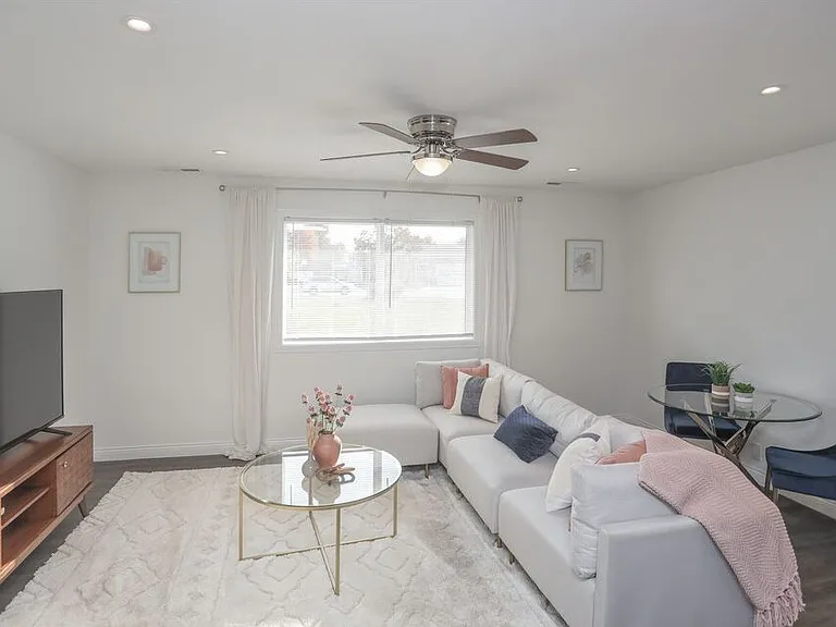 2 Bed 1 Bath Duplex Living Room