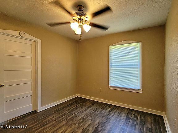 5th image of 1016 Hardy Ave