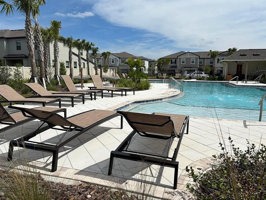 2 bed, 2.5 bath, 1513 sqft, $2,100 — Photo 2
