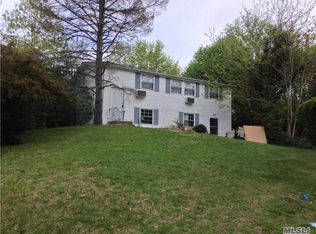 291 Old Town Rd, East Setauket, NY 11733
