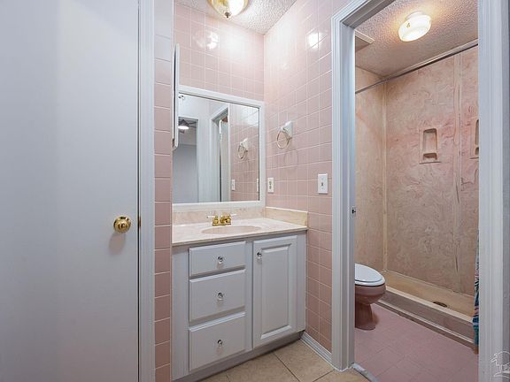 5th image of 1090 Sanibel Ln