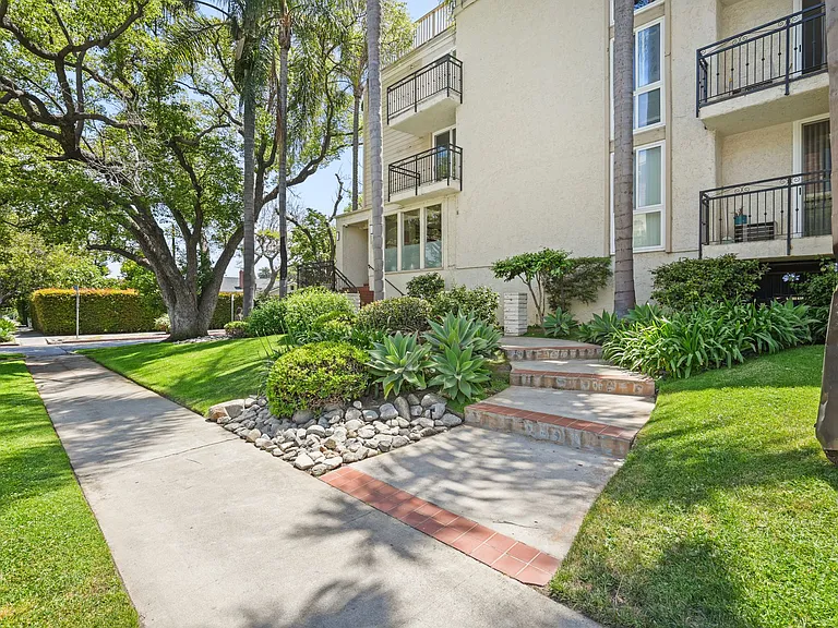 1885 Veteran Ave #207 — Photo 24