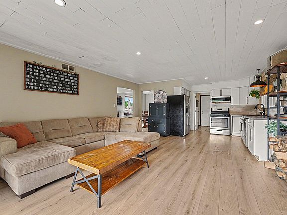 4th image of 11276 Gerry Ct