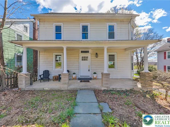 589 S Delaware Dr, Mount Bethel, PA 18343