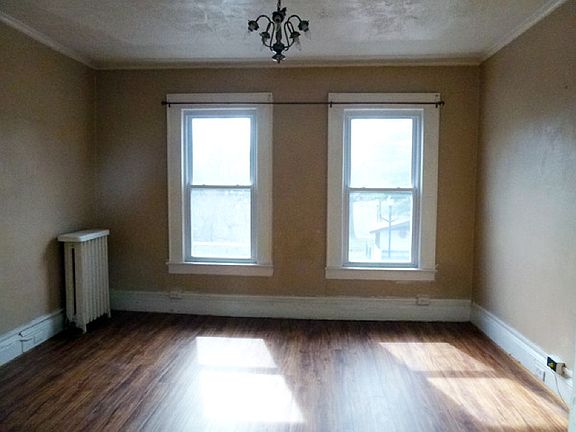 4th image of 522 Bloomfield Ave