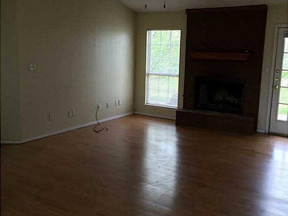 4th image of 2303 Pearl Cir