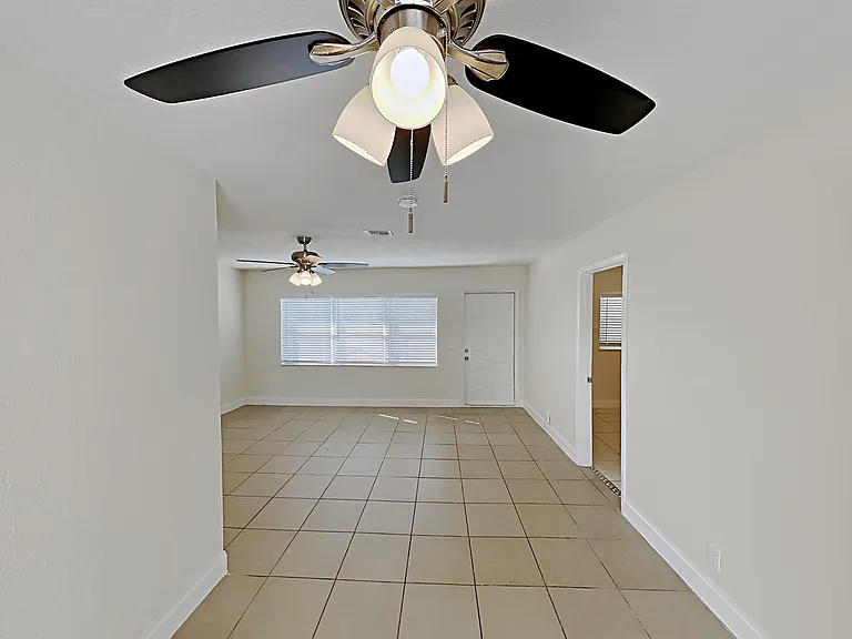 1230 SW 6th Way — Photo 15
