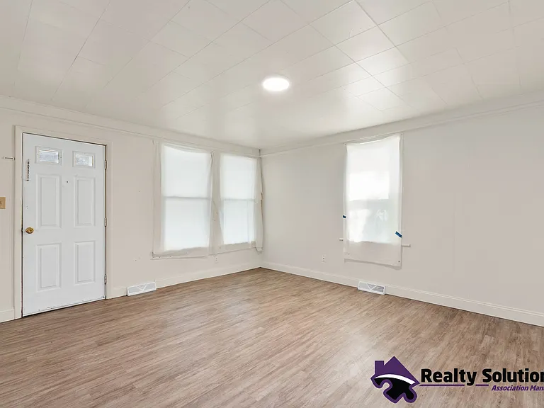 733 E Cherry St — Photo 23
