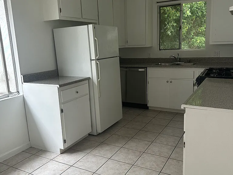 1427 N Martel Ave #6 — Photo 12