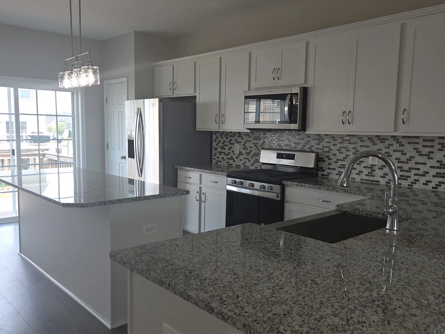 4 bed, 3.5 bath, 2065 sqft, $2,350 — Photo 3