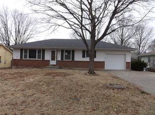 908 Lindenwood Ln, Liberty, MO 64068