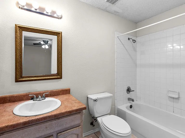 1629 Gordon St — Photo 18
