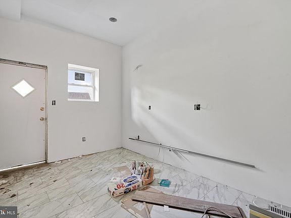 3rd image of 1008 Snyder Ave